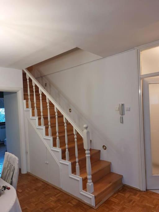 Apartman Laura ซาเกร็บ ภายนอก รูปภาพ